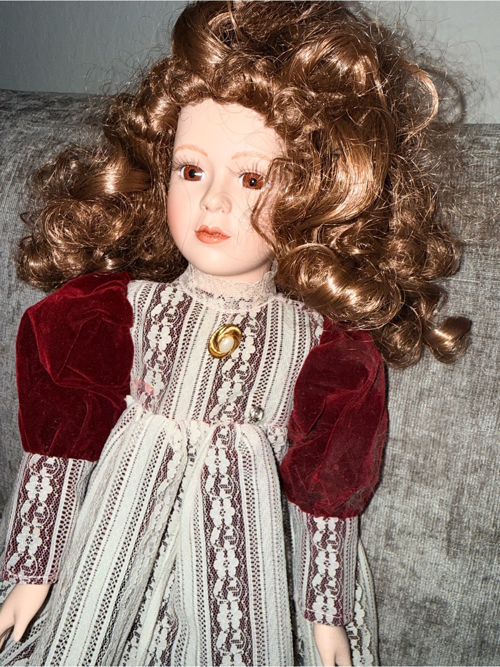 Vintage Porcelain Doll Limited Edition #723/3500 Victorian Lace Dress Red Velvet - Picture 6 of 9